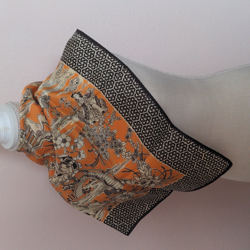 Glentex Japanese Themed Scarf